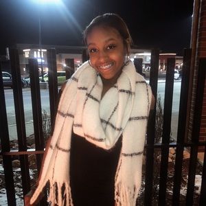 Meet your Posher, Alaina